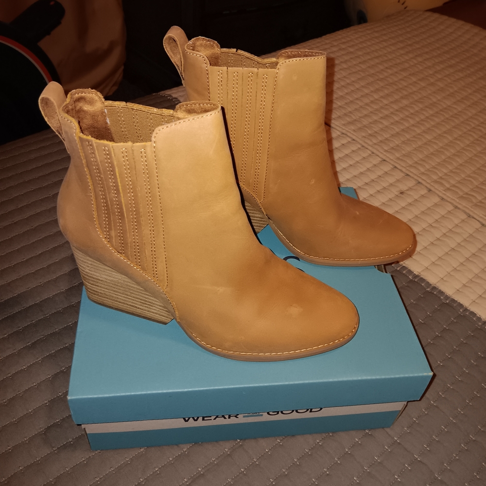 Toms Noa Tan Ankle Booties